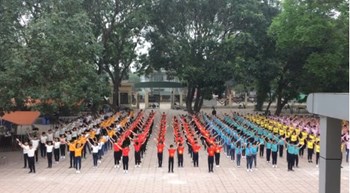 HS trường THCS Kim Lan nhảy dân vũ  Việt Nam ơi 